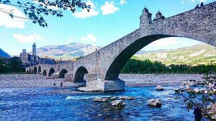 emilia-romagna-borghi-bobbio-tra-cinema-e-leggenda-Ponte-Gobbo-ph.-@teozzo86.jpg
